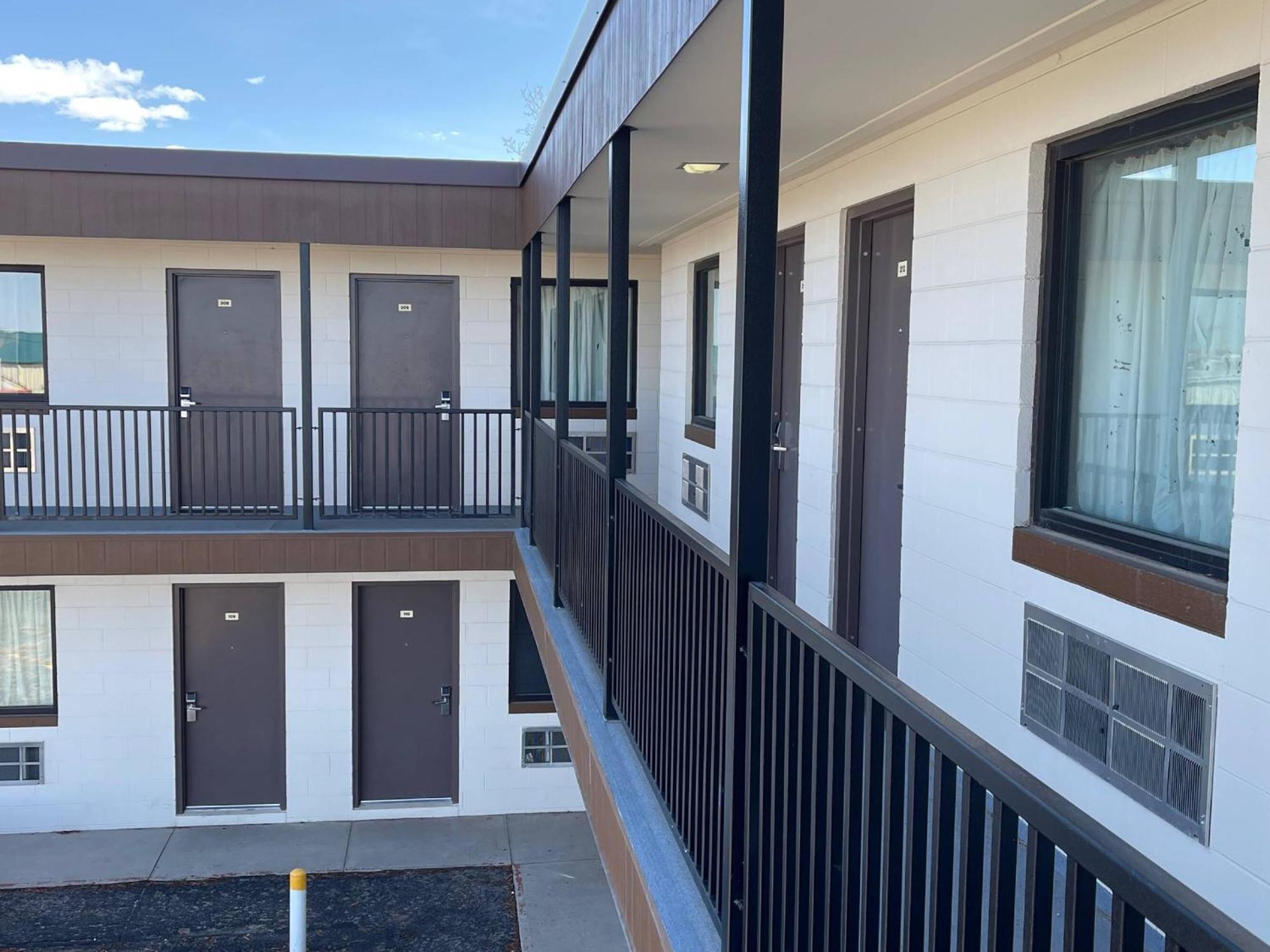 Days Inn By Wyndham Wheatland Exterior photo