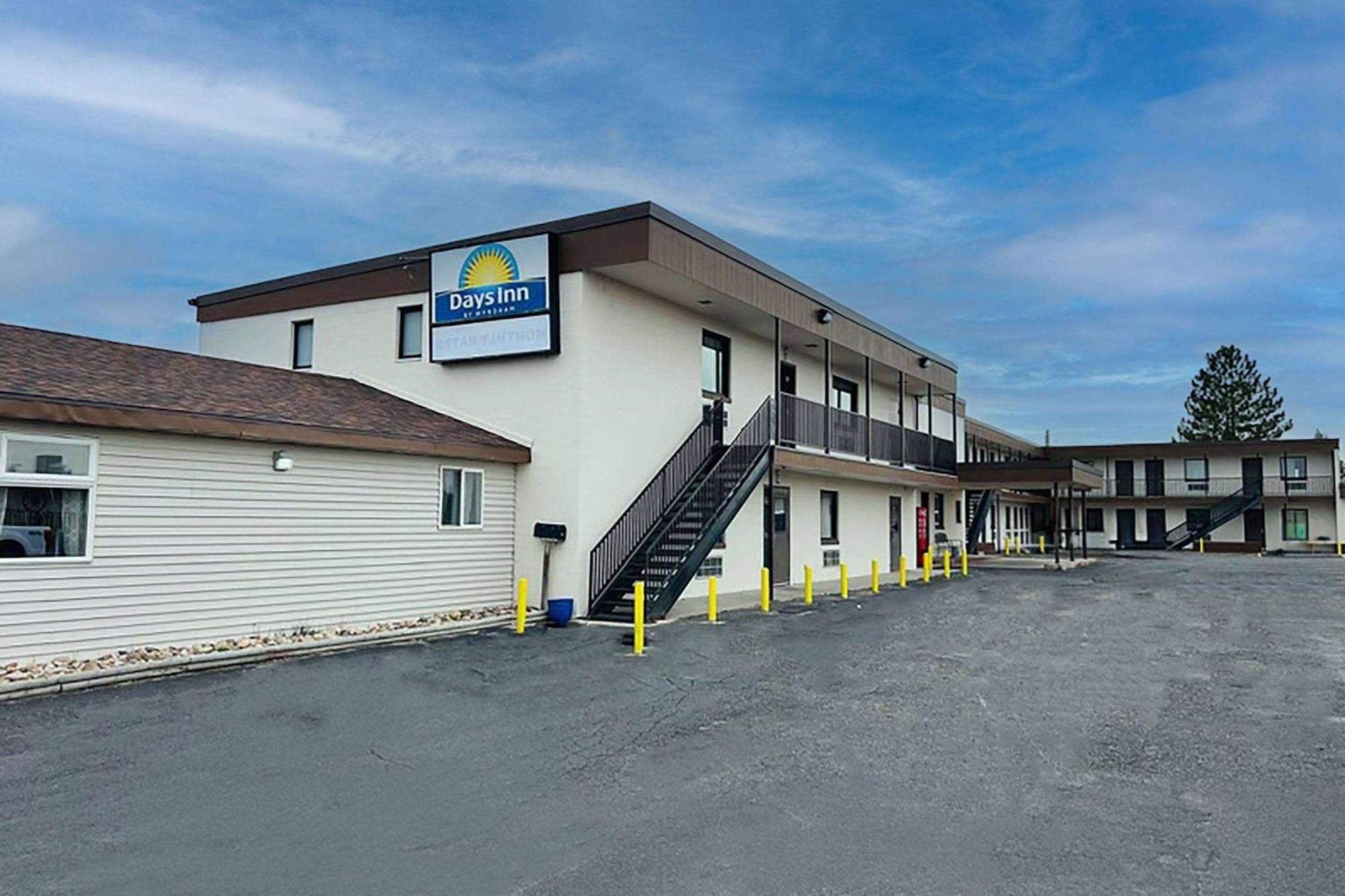 Days Inn By Wyndham Wheatland Exterior photo