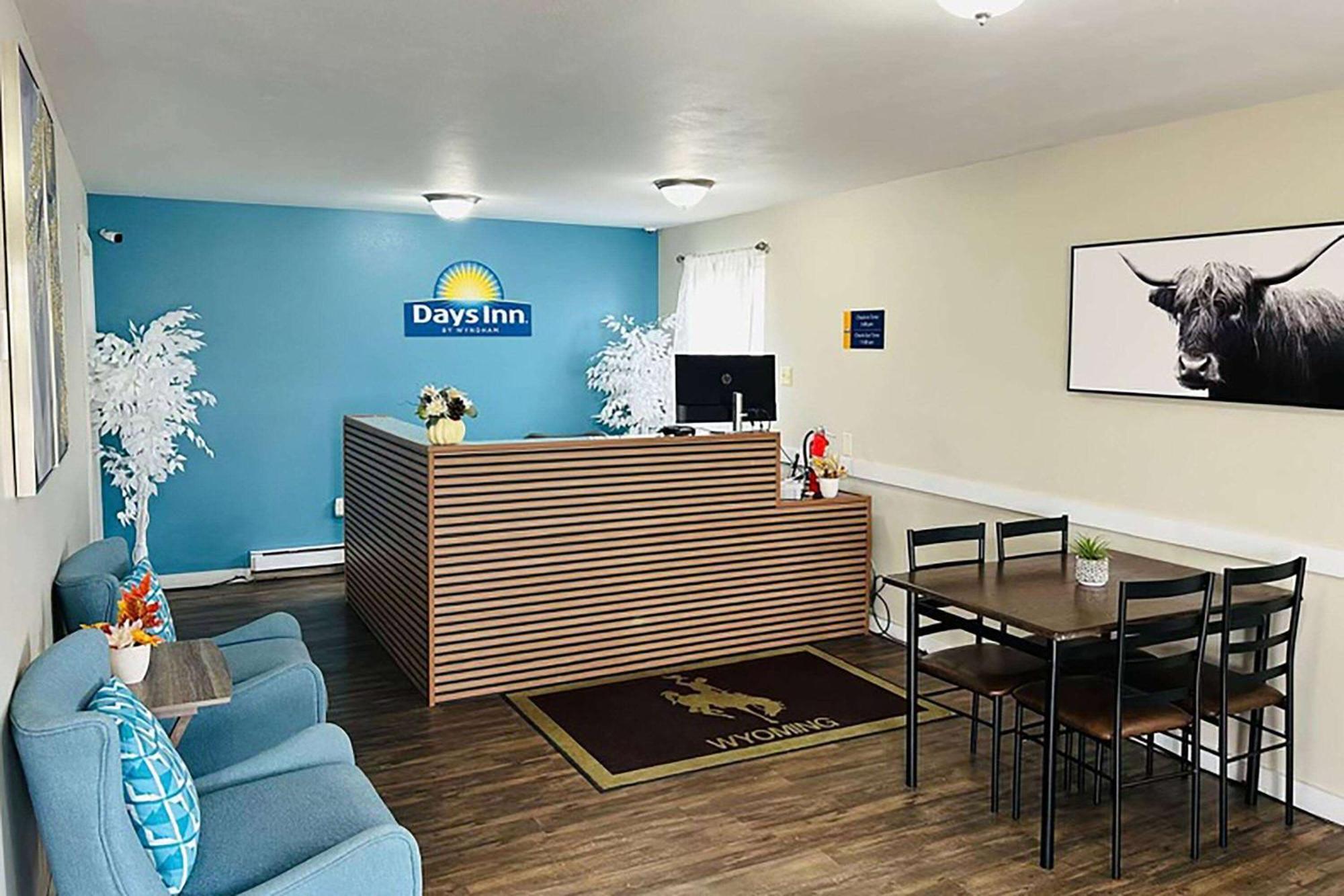 Days Inn By Wyndham Wheatland Exterior photo