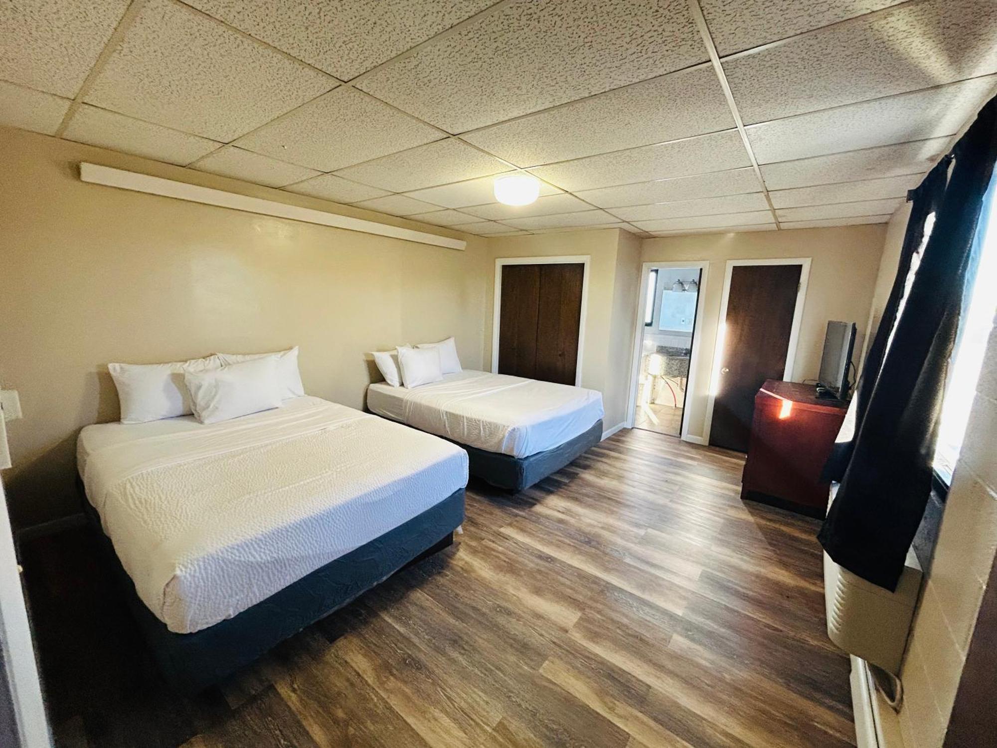 Days Inn By Wyndham Wheatland Exterior photo
