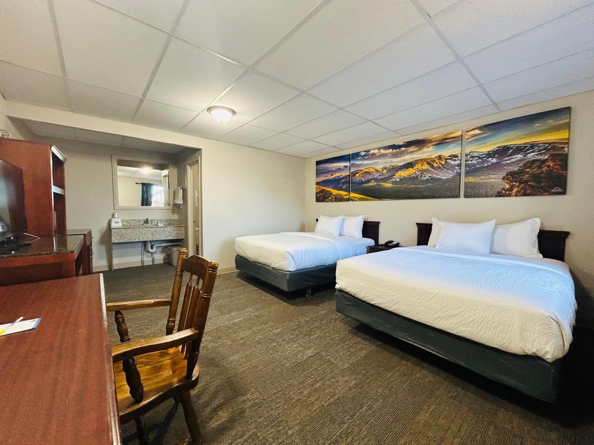 Days Inn By Wyndham Wheatland Exterior photo